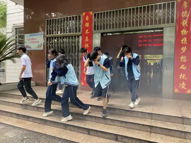 安全警钟长鸣 你我携手同行 湘潭市三中 “5•12防灾减灾日”应急疏散演练