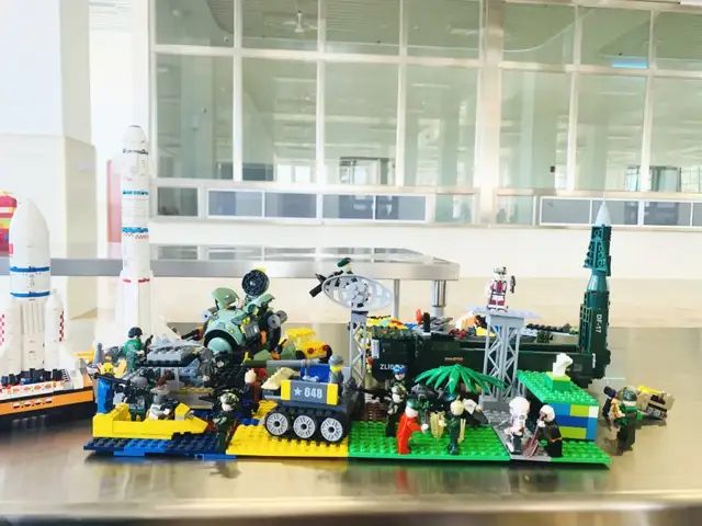 双流区实验小学外国语学校「花儿朵朵」科技连接无限 创意燃爆未来