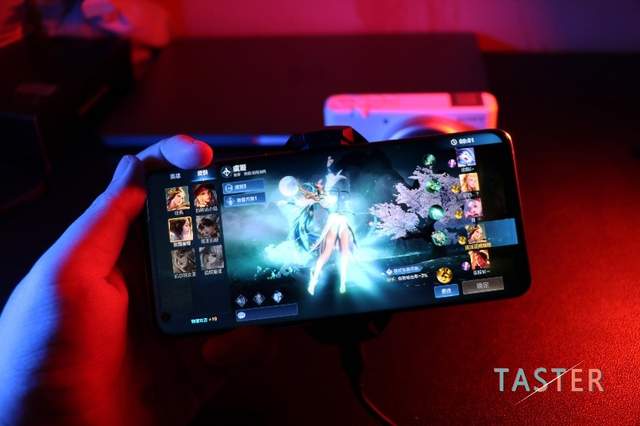 红魔双核散热背夹体验：别人家的是风扇，我家的是空调