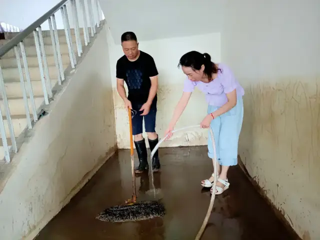 随县洪山镇中心学校：抗洪救灾献真情 爱心捐款暖人心洪山救灾,爱心捐款