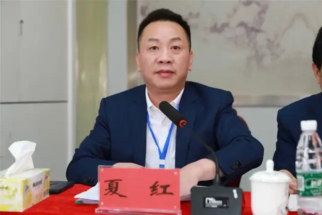 今天，为TA们喝彩！明天，惟奋斗者进！