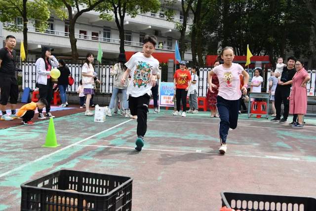 大手牵小手，你我共成长——记湘钢一中教育集团教工子女庆“六一”亲子活动
