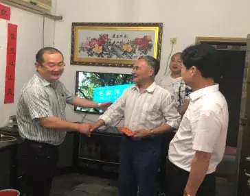 湘潭交发集团党委“七一”期间慰问困难党员
