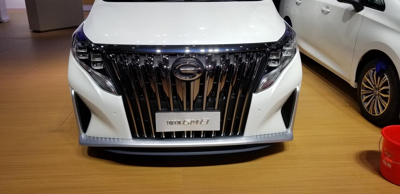 国产正宗保姆车来了只卖埃尔法加价的零头广汽gm8定制版亮相广州车展
