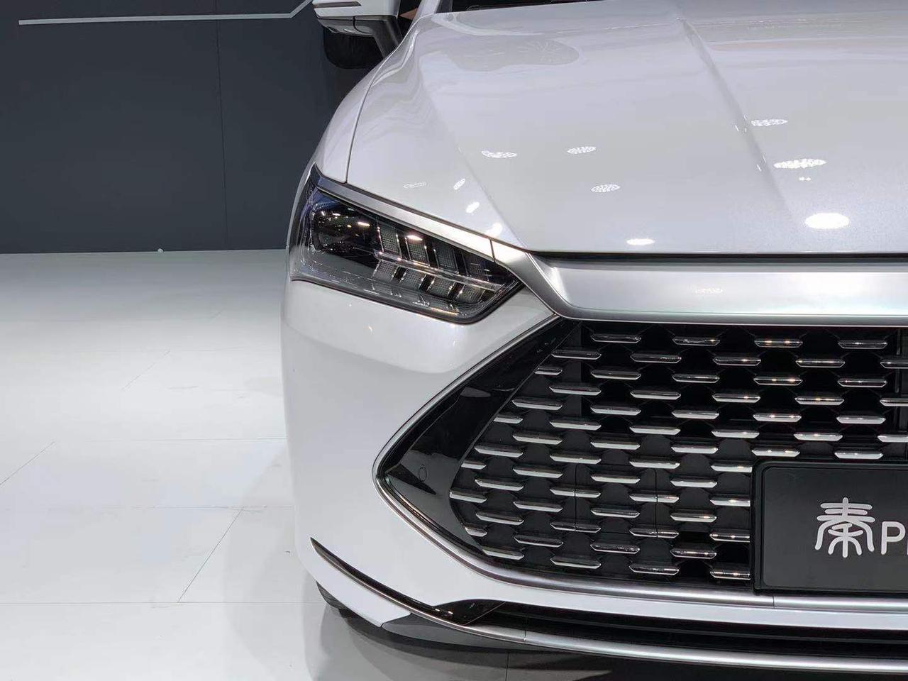 广州车展#比亚迪广州车展的主角-秦plus实拍来啦_懂车帝