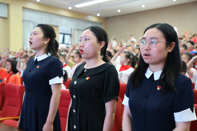 先锋党员校园行，全员共育话党恩——华中附小开展学习党史活动