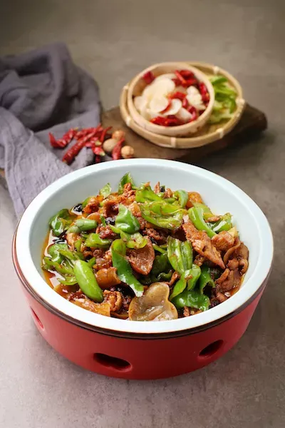 道道现炒的胡子大厨，如何成为上海湘菜性价比之王的？