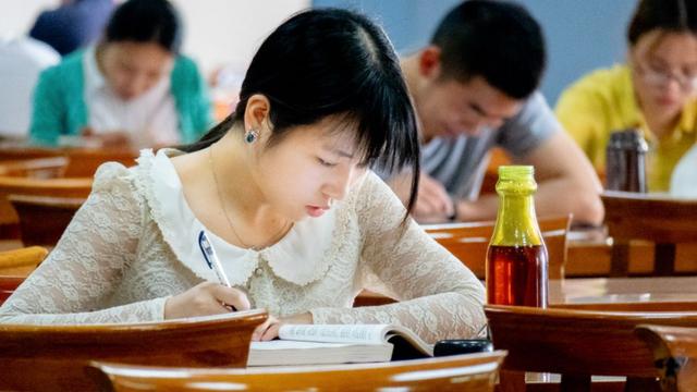 研究生几年毕业（研究生两年和三年制的区别）