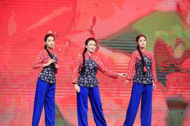 红梅赞绣红旗二胡曲谱_绣红旗红梅赞背景图片(5)