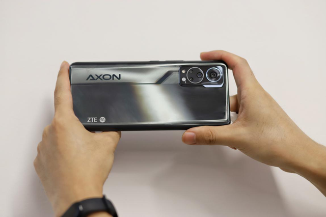 真全面屏带来更沉浸的交互——中兴Axon 30 5G深度体验