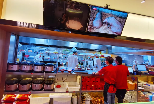 道道现炒的胡子大厨，如何成为上海湘菜性价比之王的？