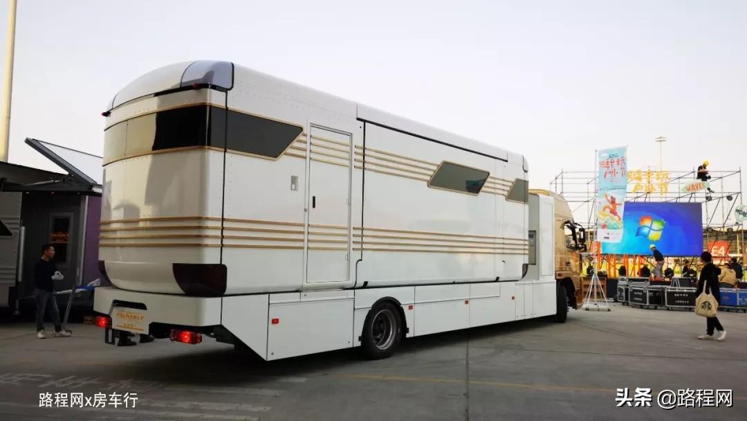 15上海房车展:国产可移动豪华折叠房车,内室真的太赞了