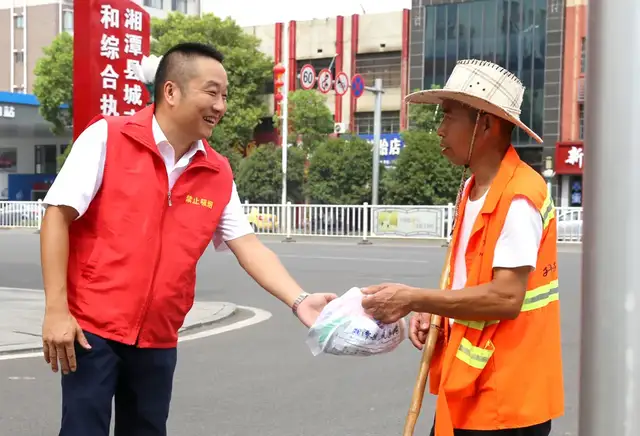 「为群众办实事」湘潭县人民医院：高温慰问到一线，防暑降温送健康