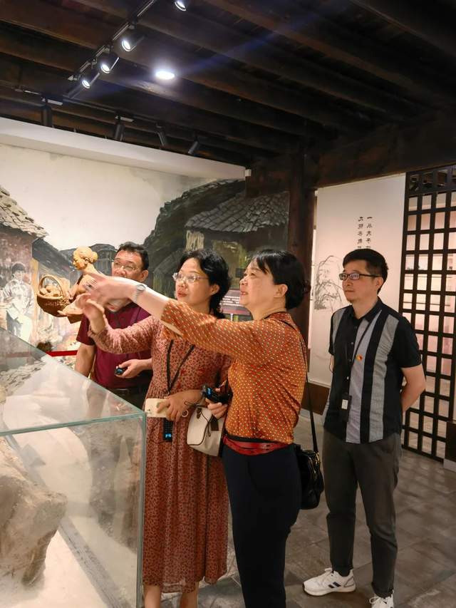 学史崇德 百年寻根 不忘初心 ——湘潭市二中理论中心组学习