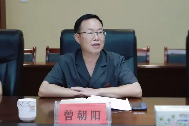 履新第二日，曾朝阳慰问县法院退休复退转军人