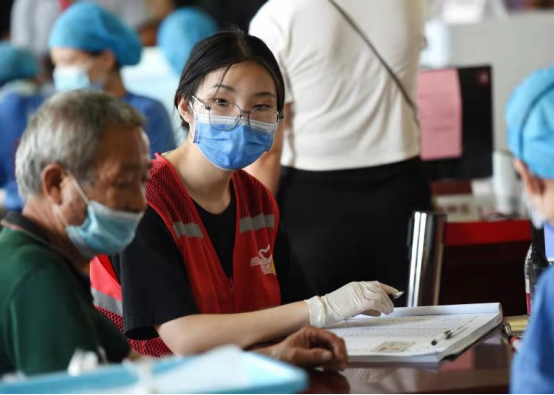 “红马甲”的抗疫日常