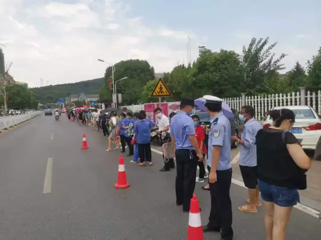 组图｜莲乡公安全警动员，党旗在抗疫一线高高飘扬