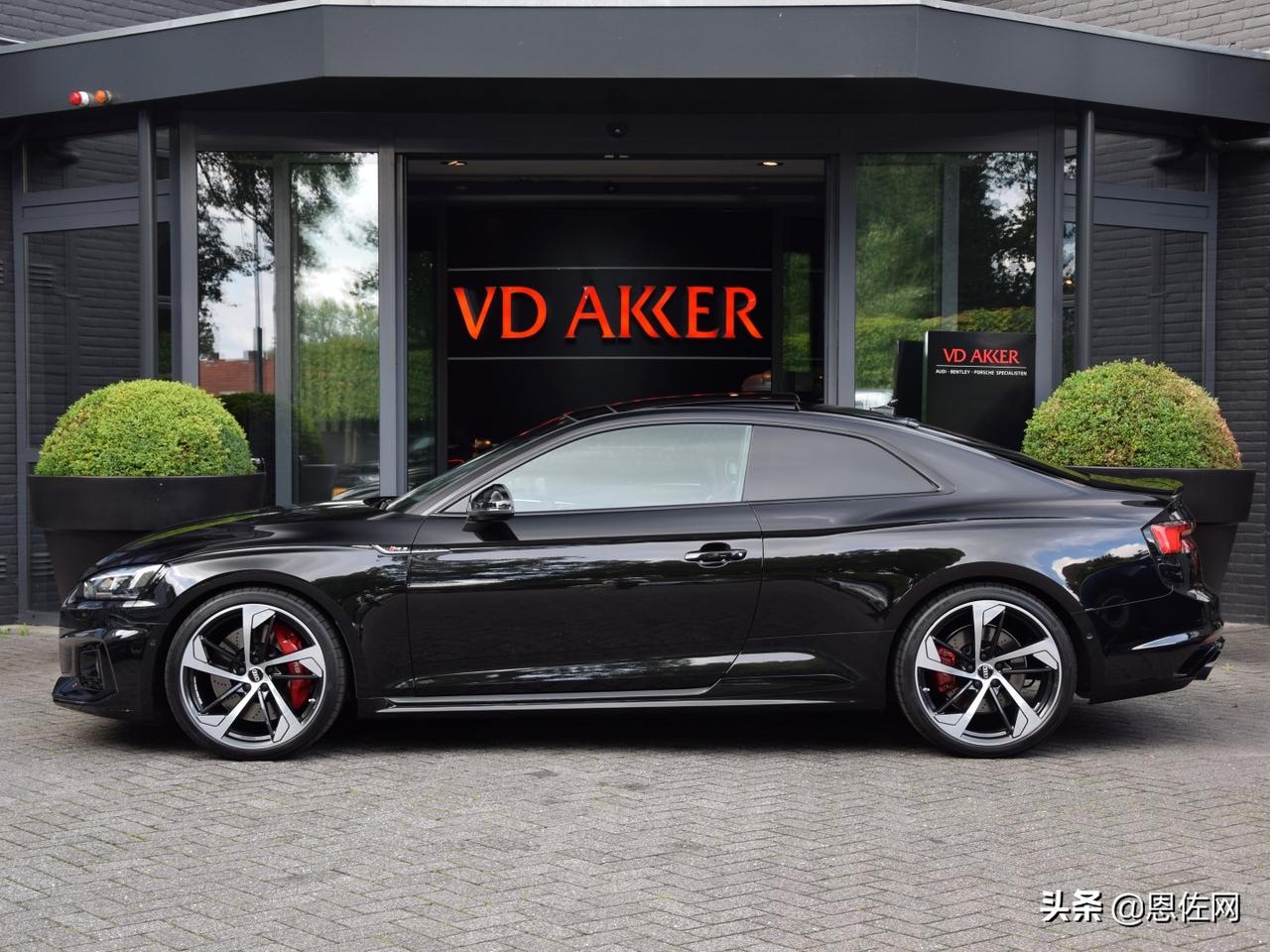 奥迪rs 5 coupe,450马力的高性能双门轿跑,目前都