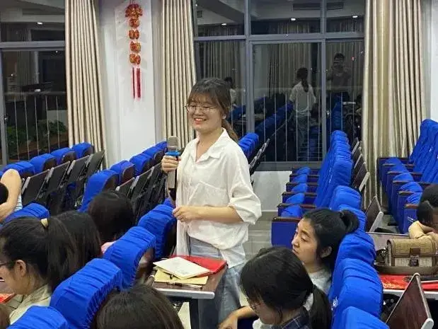 立足校本研修 助力教师成长 —记湘潭凤凰中学2021年青蓝工程青年教师汇报课