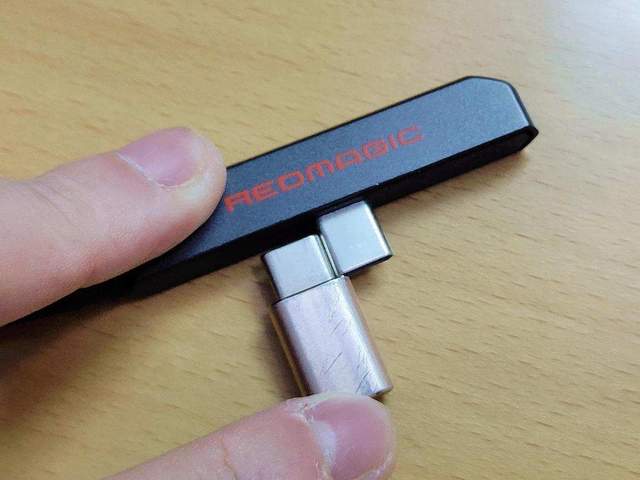 手机一个接口不够用，红魔手机拓展坞来帮你