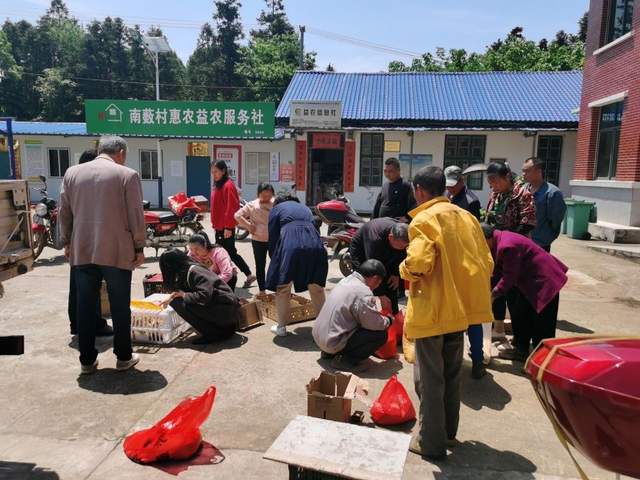 我为群众办实事｜湘机中学走访慰问贫困户 助力乡村振兴