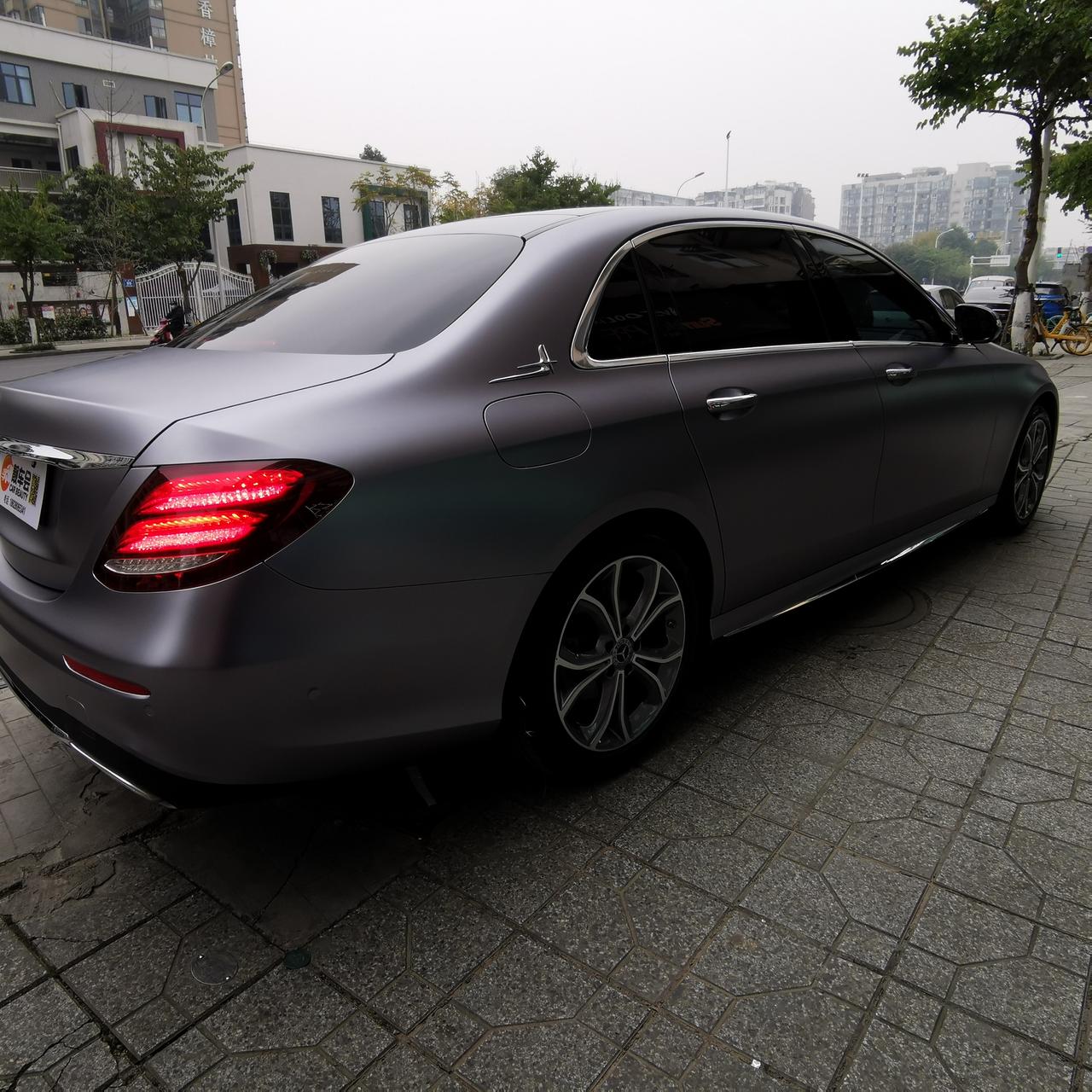 奔驰e300l车身改色贴膜电光钛灰