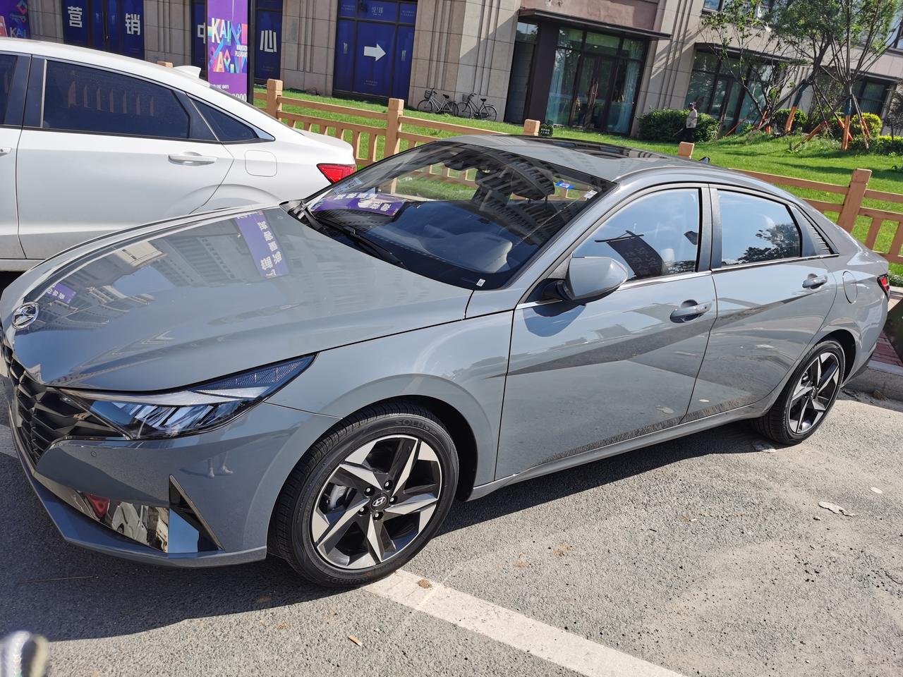 灰色的伊兰特感觉很帅