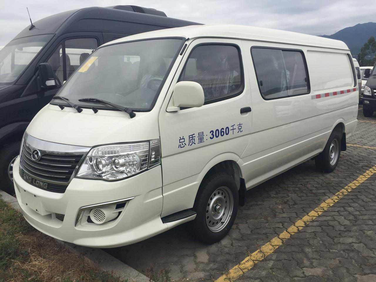 回答了:金杯里面有4座货运版的车吗?可以买金龙,金龙有2座和