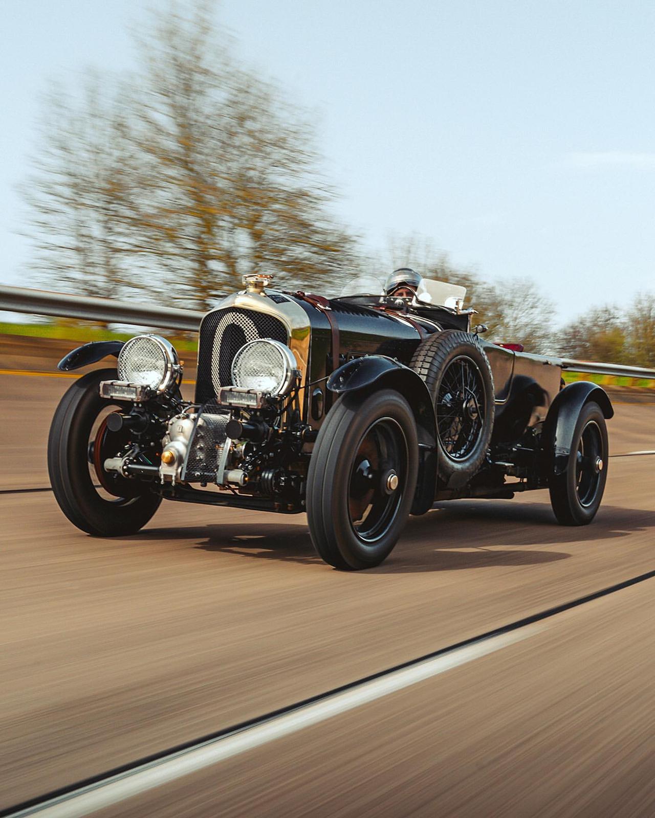 宾利打造了一款1930年赛车版本的复古车型 车名为bentl