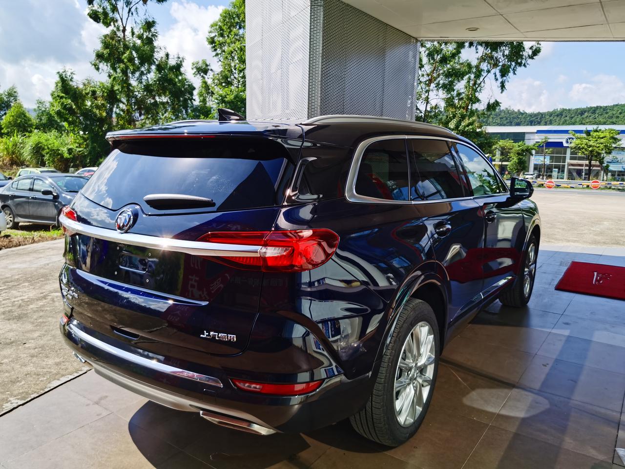 7月9日提的日蚀蓝,6月份生产的新车,请了个修车师傅帮忙看车