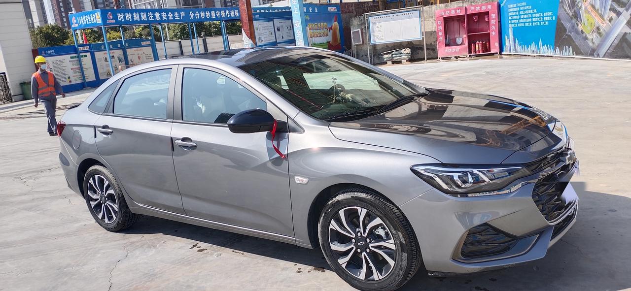 科鲁泽1.3t畅快,上完牌后,看着又帅了不少,目前1800公