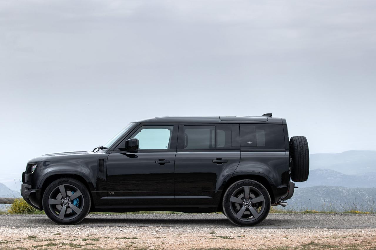 路虎卫士黑武士