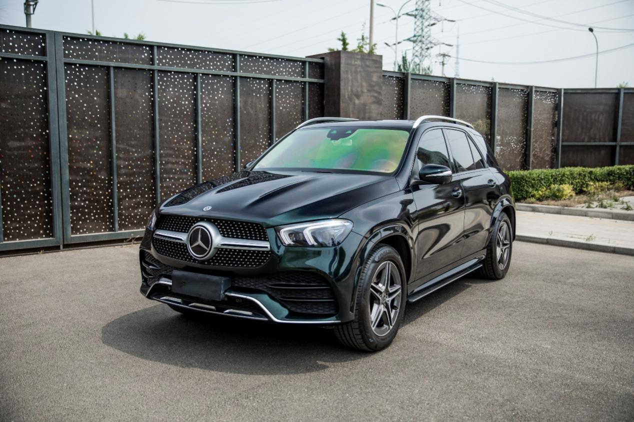 膜呗改色案例:奔驰gle350改色祖母绿色 华贵气质无法隐藏