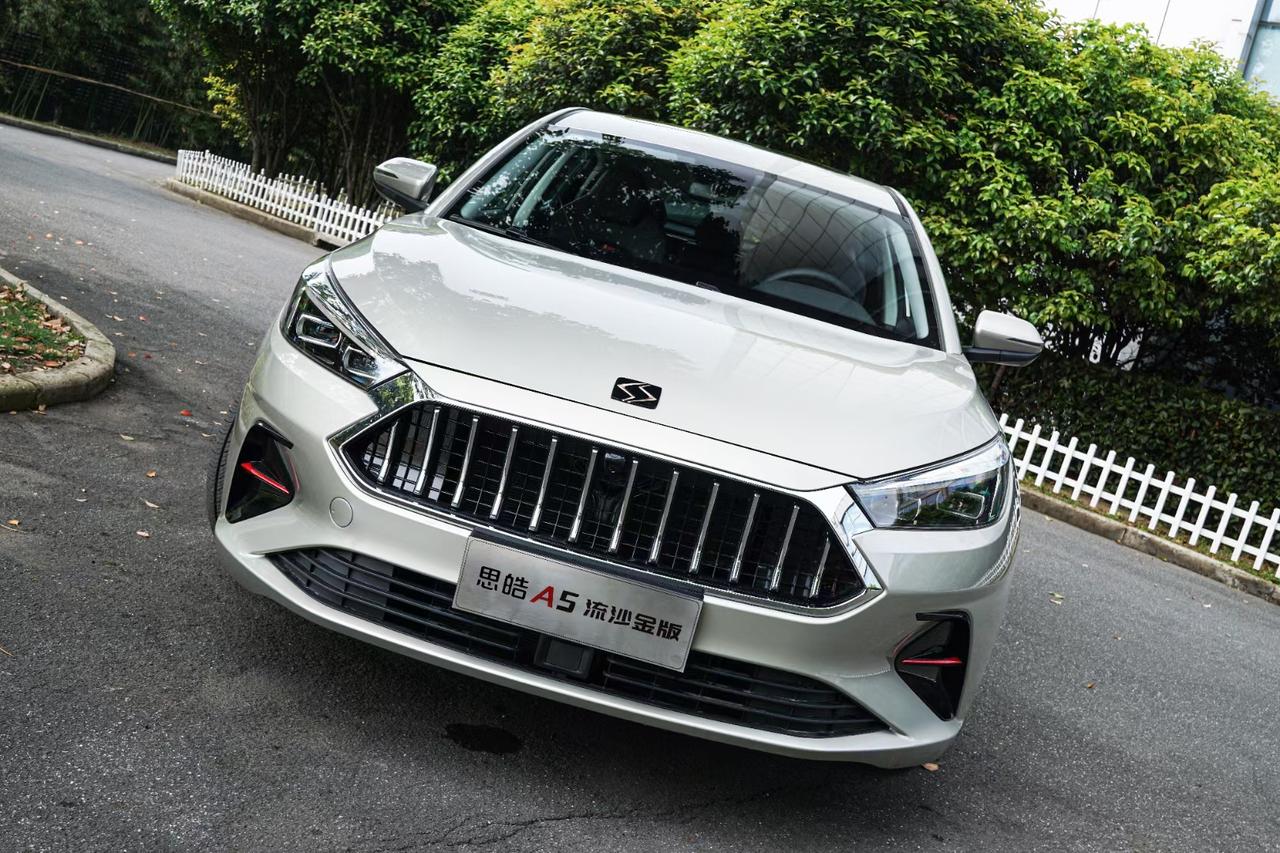 大众子品牌思皓a5近48米车长尾门2倍抬高3倍空间