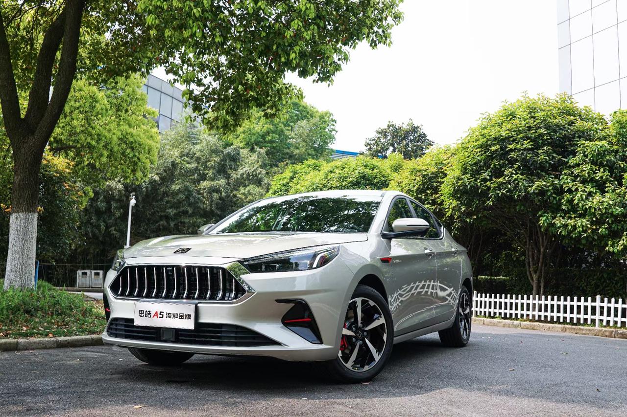 大众子品牌思皓a5近48米车长尾门2倍抬高3倍空间