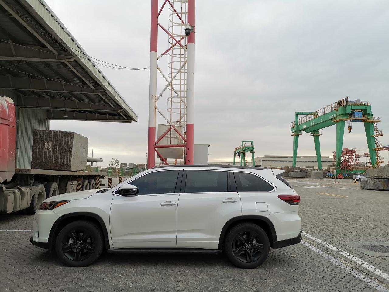 2019年11月底刚刚提车18款白色汉兰达骑士版落地价34万