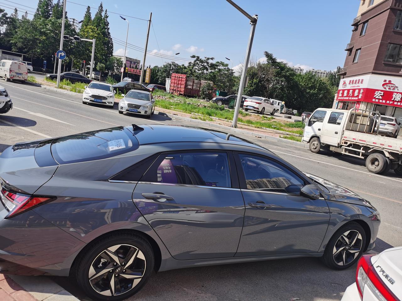 灰色的伊兰特感觉很帅