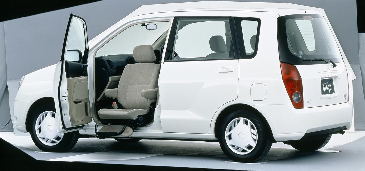 哈飞赛马是以三菱2000年推出的dingo车为蓝本生产的,采