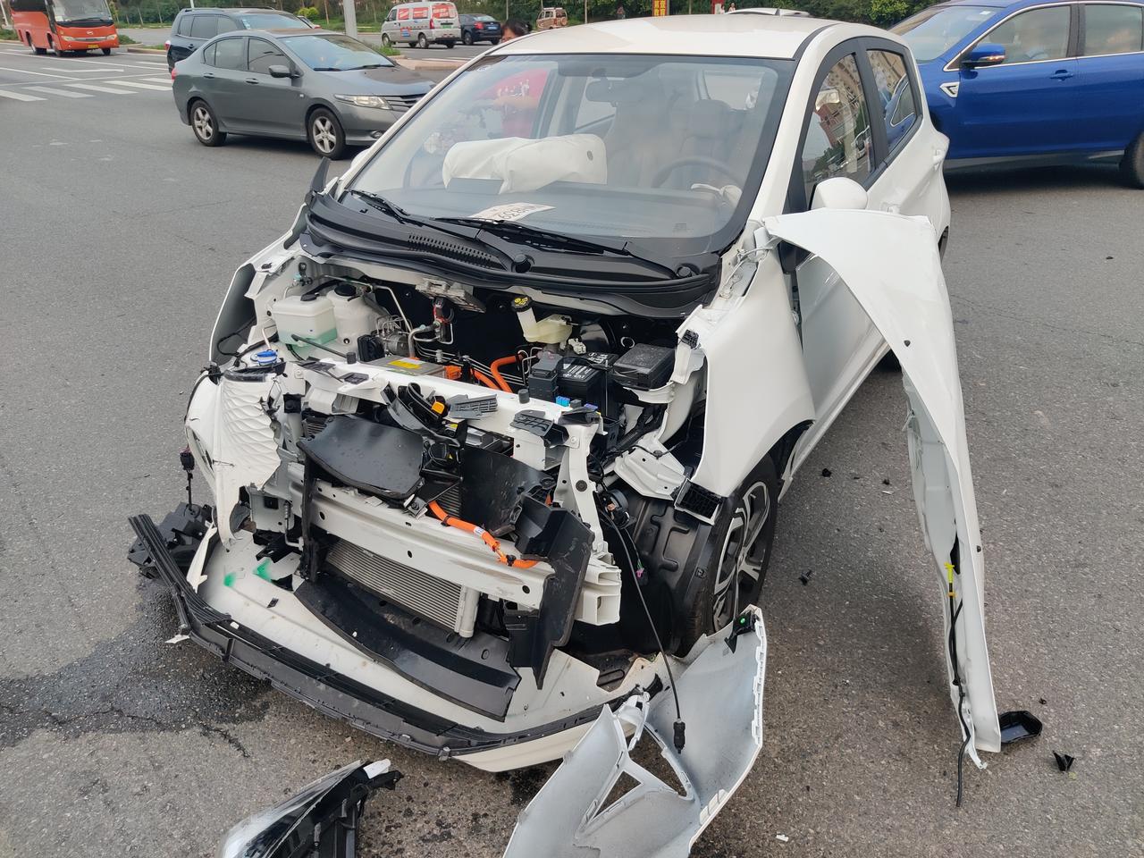 碰撞测试,良心up主相约细心白马小王子奔奔e-star车主·车龄半年就怕