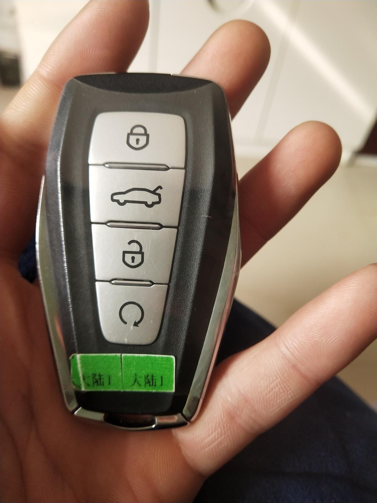 我的车钥匙按了一下寻车键,超过十秒了,为什么现在我的钥匙上面