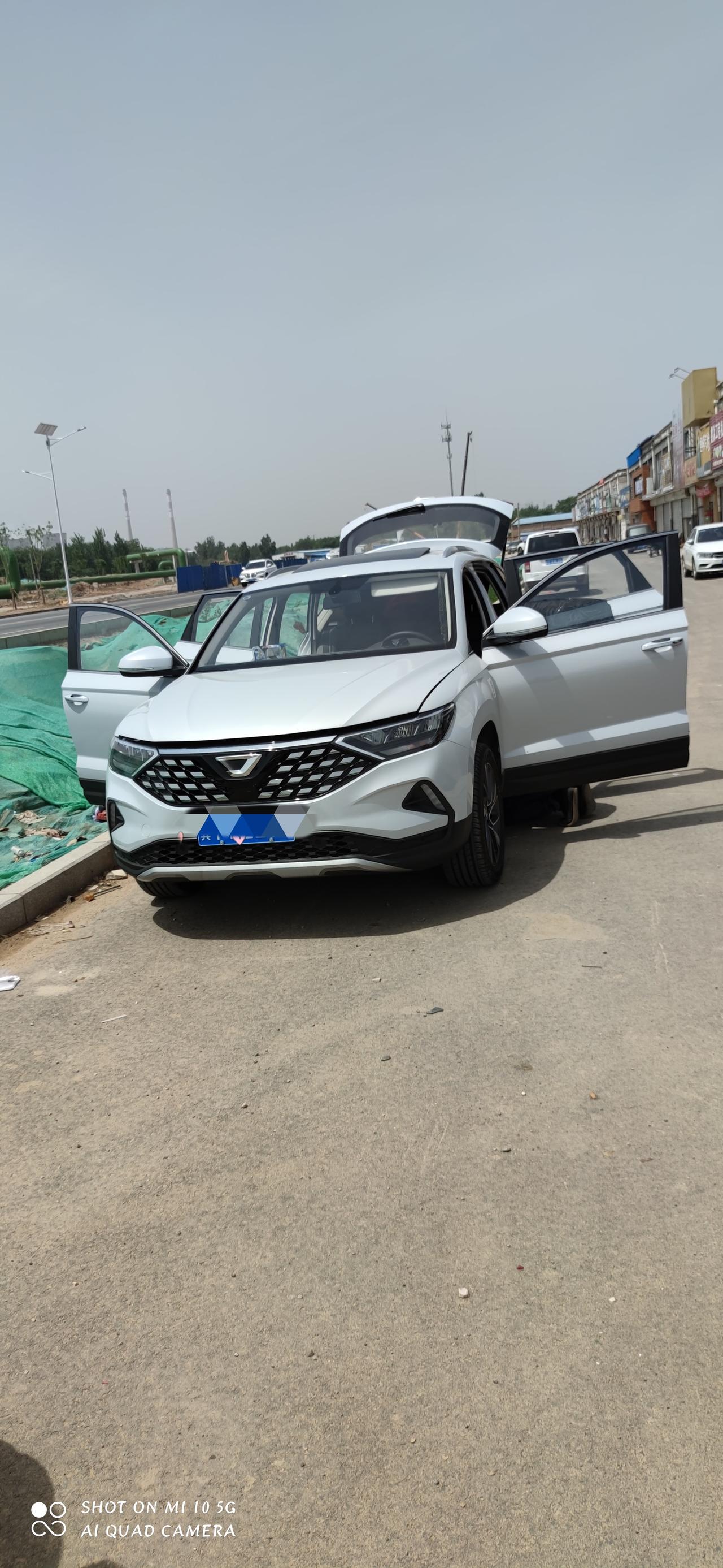 回答了:请问哪位兄弟提了捷达vs5[月光银〕色的?给上个图看