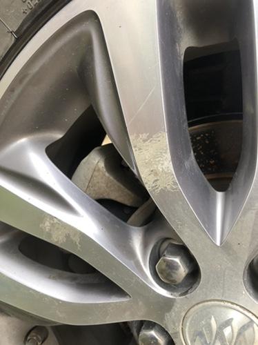 英朗铝合金轮毂氧化