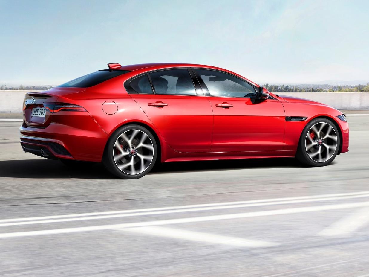 [新车情报〕新款捷豹xe内饰采用三块大屏,未来奇瑞捷豹还会那