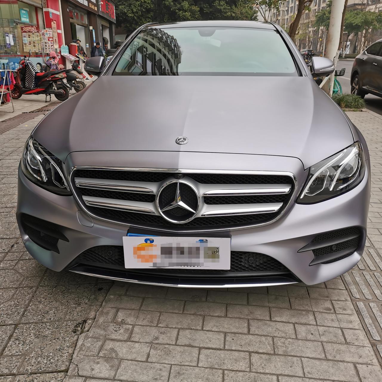 奔驰e300l车身改色贴膜电光钛灰