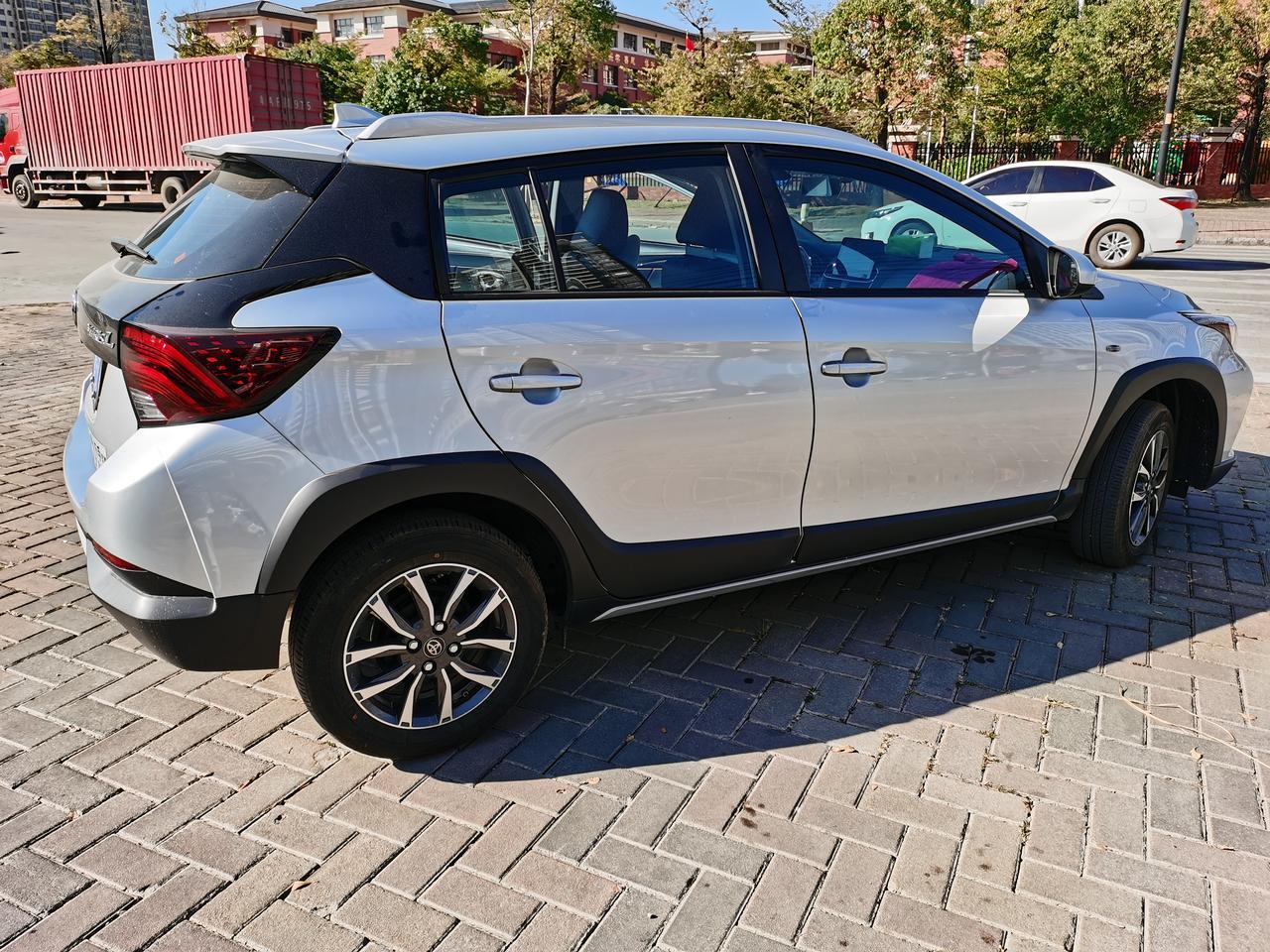 提车两天了,银色颜色挺好看的_yaris l 致炫车友圈_懂车帝