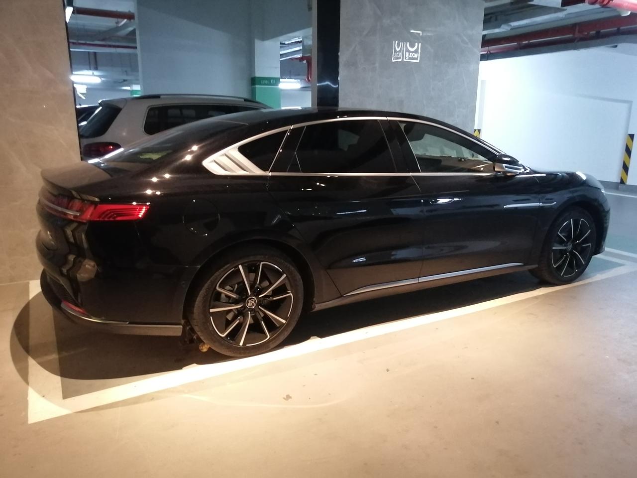 比亚迪汉ev顶配玄空黑原图来啦