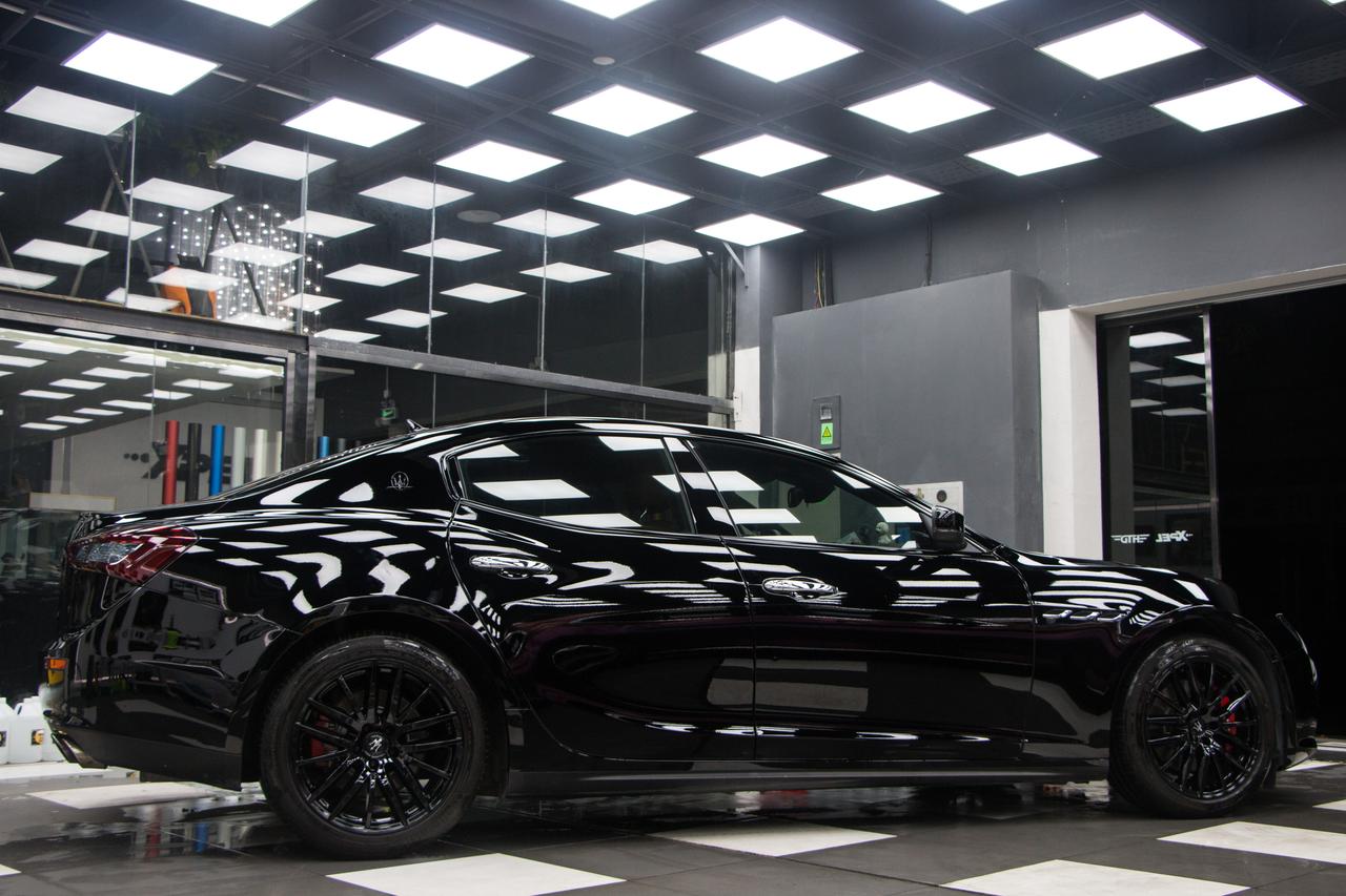 玛莎拉蒂吉博力全车黑化黑武士效果图