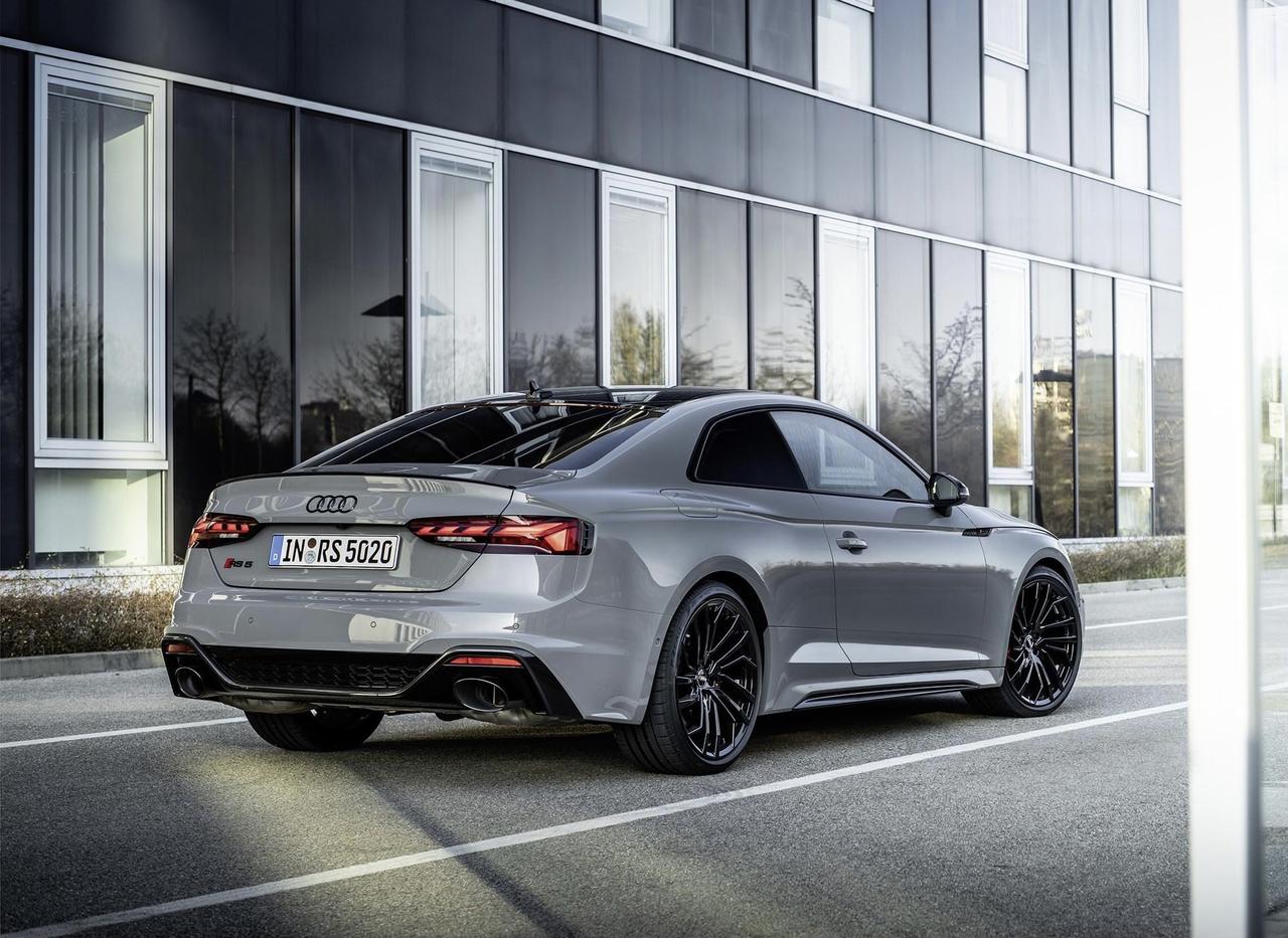 2021款奥迪rs5,搭载2.9升双涡轮增压发动机,最大功率