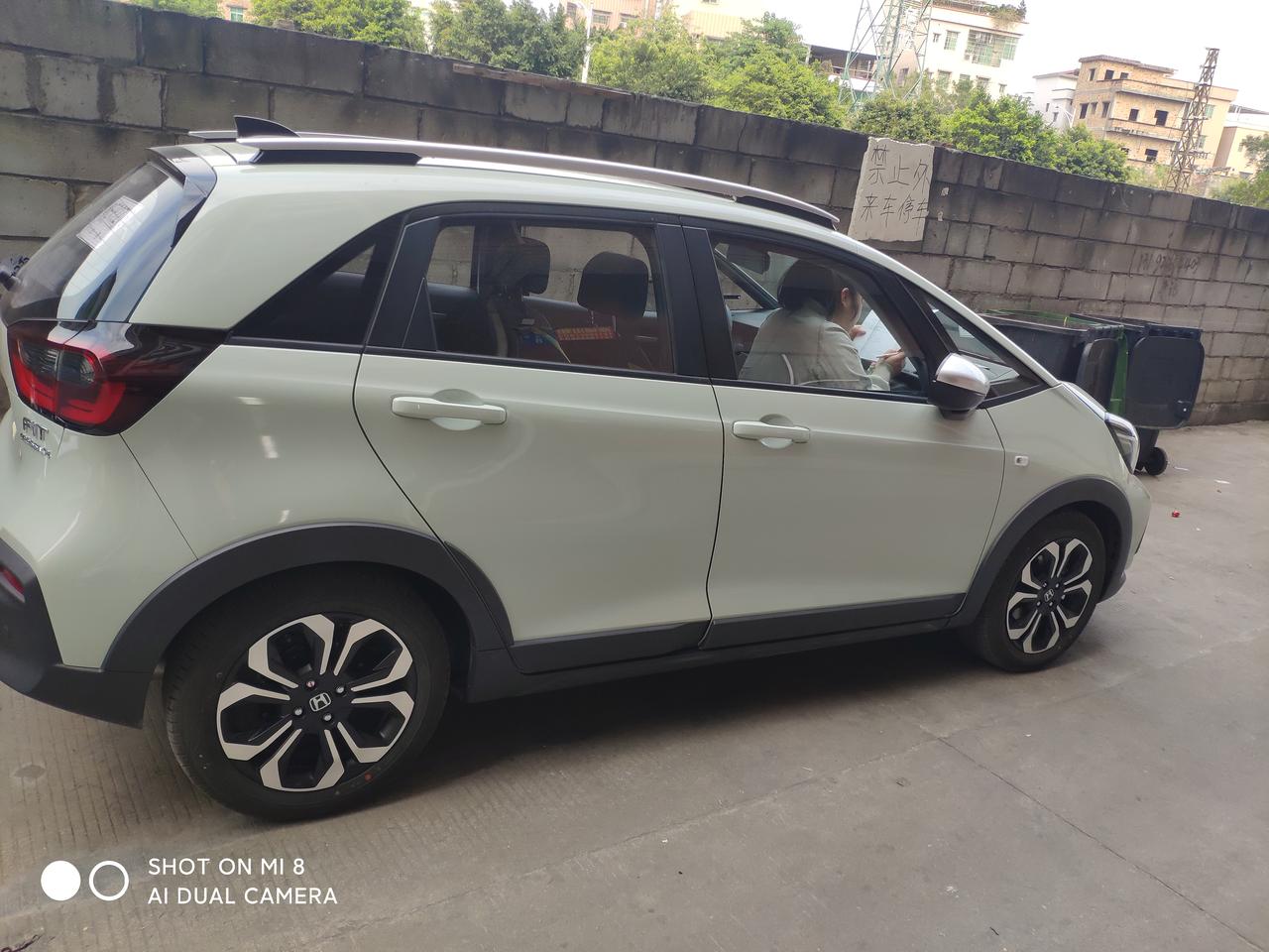 首先恭喜我花了12w提了一辆小飞度,买的是碧光翠的潮越max