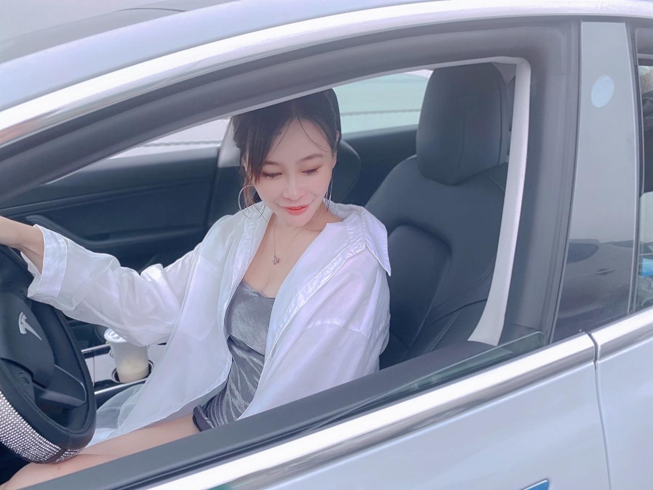 特斯拉女车主入手体验测评
